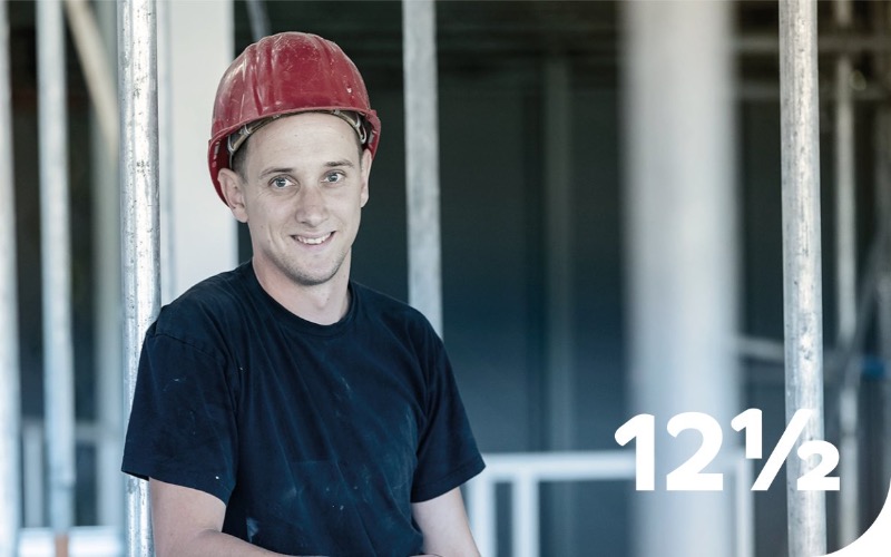 Vandaag is Tim Coolen 12,5 jaar in dienst! Tim heeft zijn BBL-opleiding bij ons doorlopen en werd op jonge leeftijd voorman op ons project in Malta. Inmiddels staat hij zijn mannetje op diverse projecten. ‘Tim is onze kleine voorman op de grote projecten’ Tim gefeliciteerd, wij kijken uit naar de volgende 12,5 jaar!